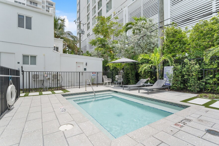 More Photos Of 3020-3024 Seville St, Fort Lauderdale Hotel For Sale