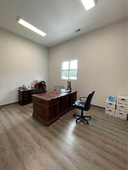 More Photos Of 263 Treeland Dr, Ladson Office For Lease