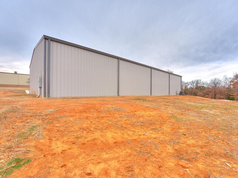 More Photos Of 1736 Red Oak Lane, Guthrie Warehouse For Sale