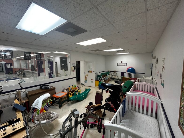 More Photos Of 2364 Drew St, Clearwater Medical For Lease