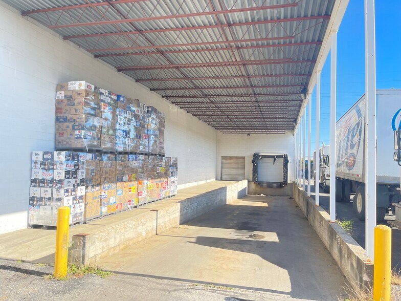 More Photos Of 2325 Sybrant Rd, Traverse City Warehouse For Lease