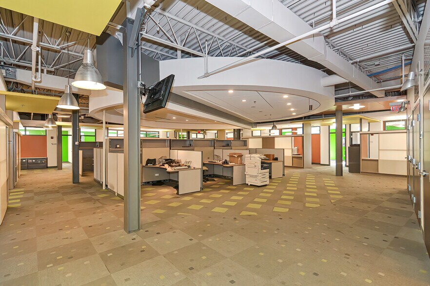 More Photos Of 1 Rounder Way, Burlington Office For Lease
