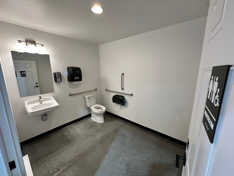 More Photos Of 1580 Bobcat dr, Bozeman Flex For Lease