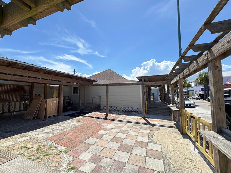 More Photos Of 411 Flagler Ave, New Smyrna Beach Freestanding For Lease