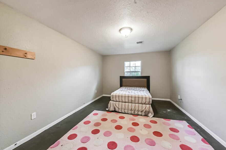 More Photos Of 1270 CR 2293, Cleveland Assisted Living For Sale