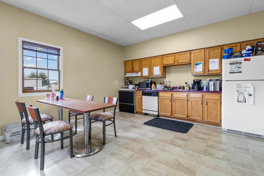 More Photos Of 351 Transfer Dr, Indianapolis Research And Development For Sale