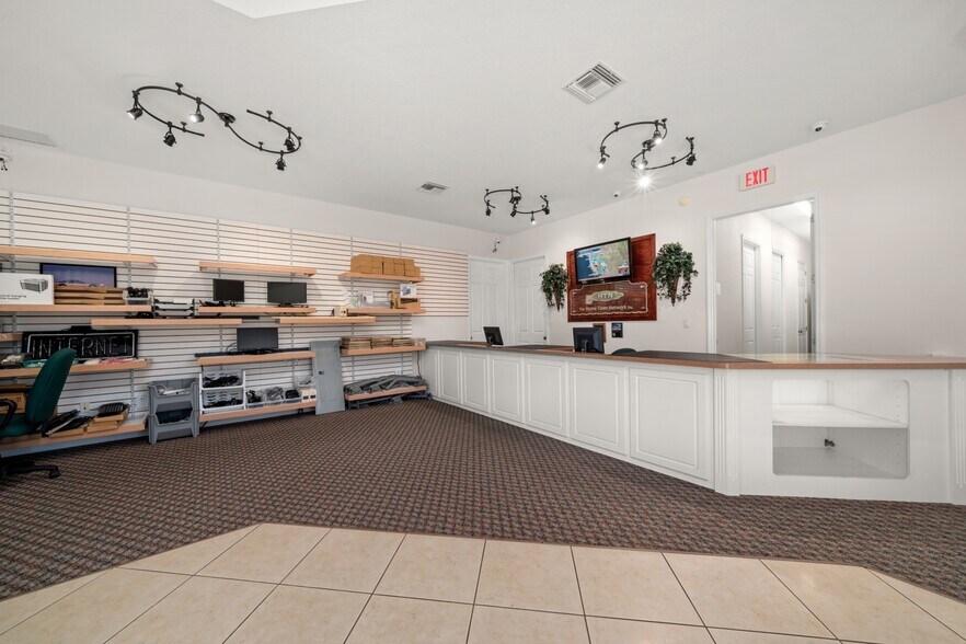 More Photos Of 405 W Interlake Blvd, Lake Placid Office For Sale