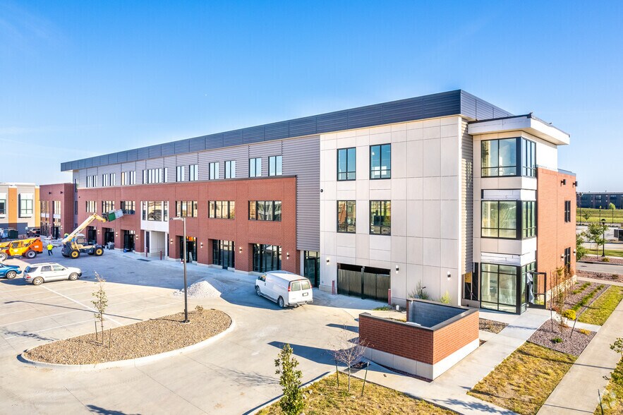 More Photos Of 1345 SW Park Square Dr, Ankeny Office Residential For Lease