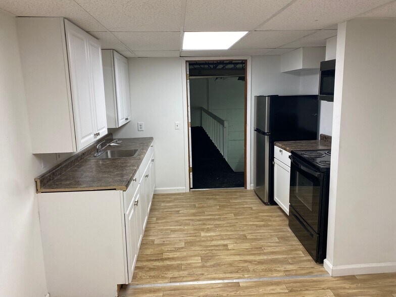 More Photos Of 1715 Cassopolis St, Elkhart Showroom For Sale