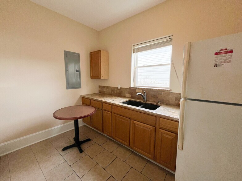 More Photos Of 11225 Boardwalk Dr, Baton Rouge Office For Lease