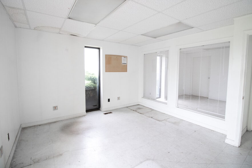 More Photos Of 946 S State Road 32, Union City Manufacturing For Lease