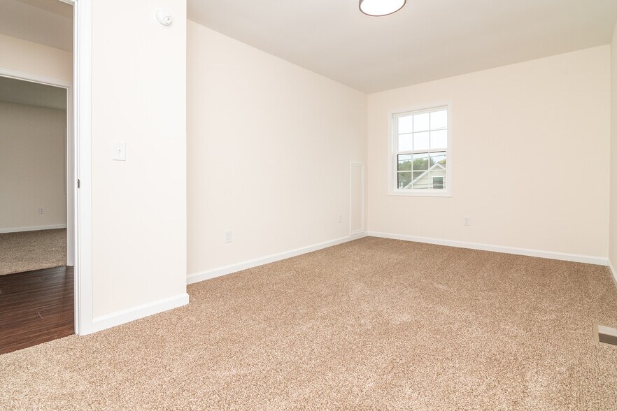 More Photos Of 105 E Adams St, Georgetown Apartments For Sale