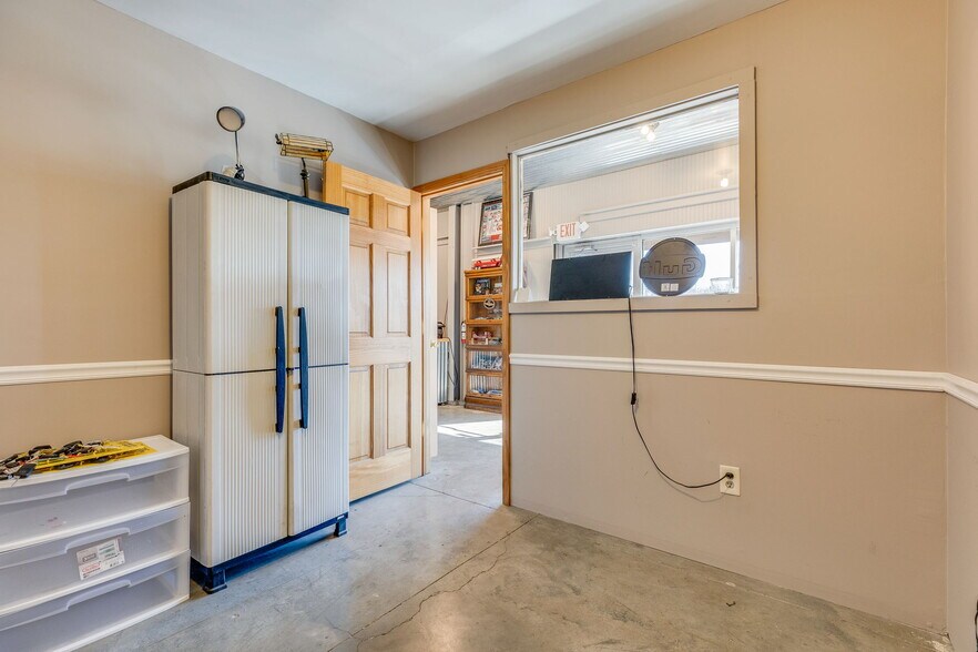 More Photos Of 710 Volunteer Pky, Bristol Storefront Retail Office For Sale