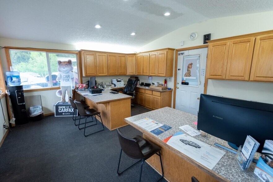 More Photos Of 785 E 3rd St, Lafayette Auto Dealership For Lease