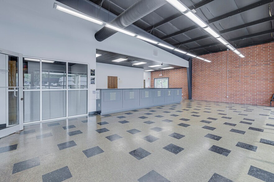 More Photos Of 211 N Pleasantburg Dr, Greenville Light Manufacturing For Sale