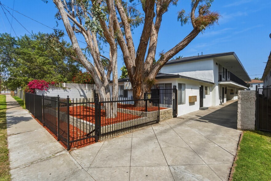 More Photos Of 614 S Myrtle Ave, Inglewood Apartments For Sale