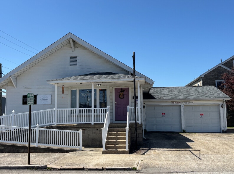 Primary Photo Of 11 N Meridian St, Washington Office For Sale