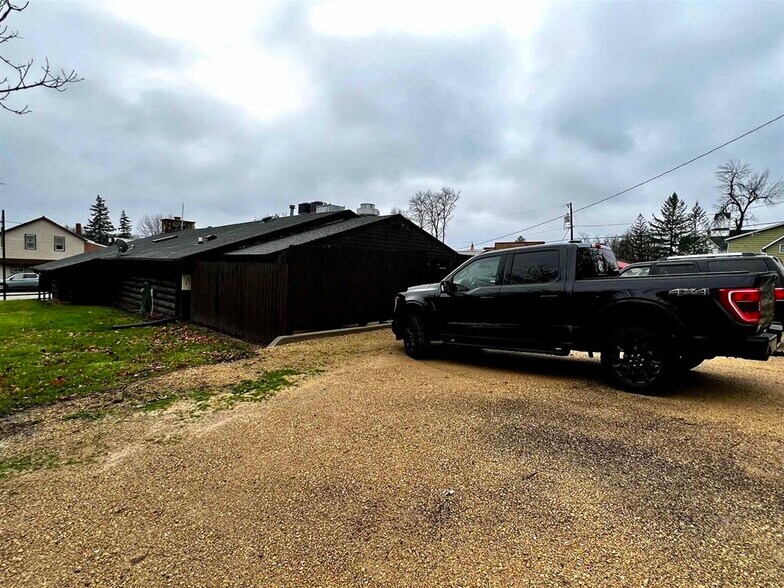 More Photos Of 307 Main St, Hollandale Restaurant For Sale