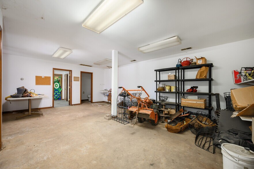 More Photos Of 101 E Main St, Lake Zurich Garden Center For Sale