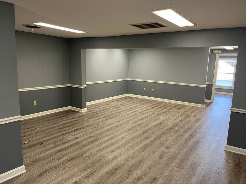 More Photos Of 131 Indian Lake Rd, Hendersonville Loft Creative Space For Lease