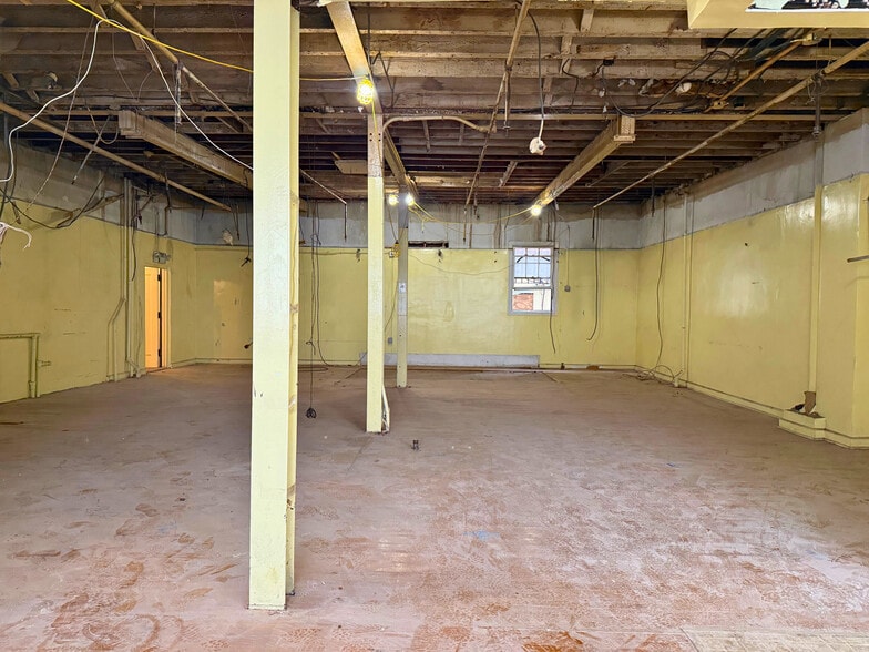 More Photos Of 9-11 Elm Ave, Mount Vernon Service For Sale