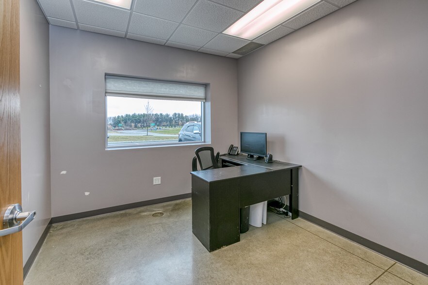 More Photos Of 1974 Pond View Dr SE, Lonsdale Warehouse For Sale