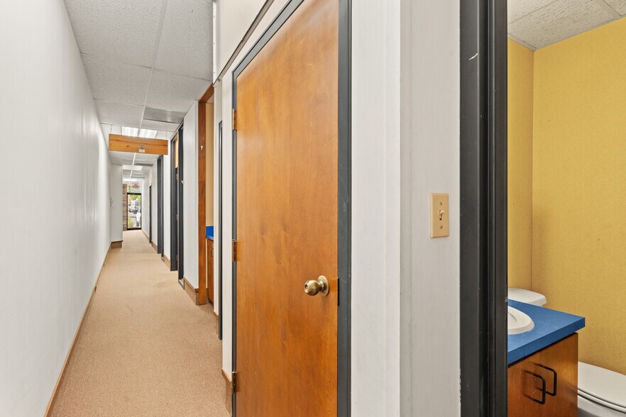 More Photos Of 1212 S Air Depot Blvd, Oklahoma City Office For Sale