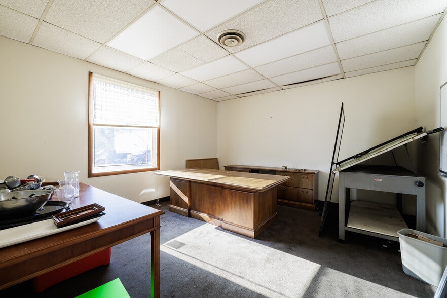 More Photos Of 100 Pixley Industrial Pky, Rochester Manufacturing For Sale