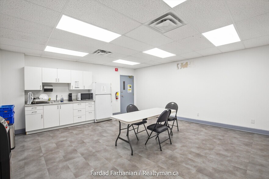 More Photos Of 42 Cardico Dr, Whitchurch-Stouffville Warehouse For Lease