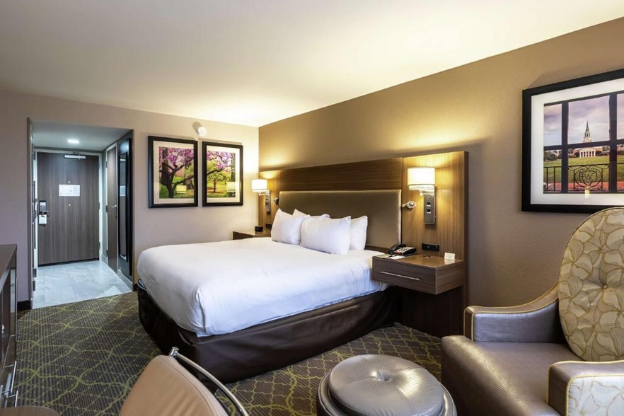 More Photos Of 5790 University Pky, Winston-Salem Hotel For Sale