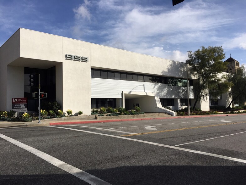 Primary Photo Of 959 E Walnut St, Pasadena Medical For Lease