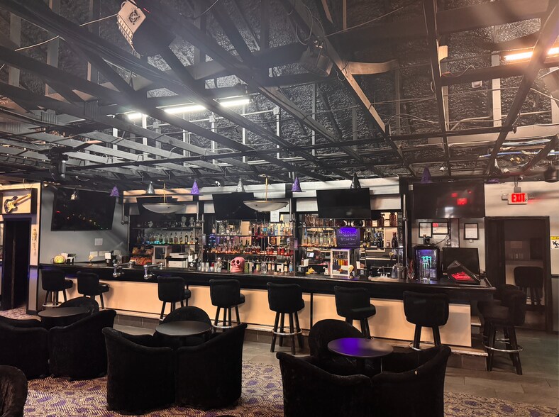 More Photos Of 2004 Wilmington Hwy, Jacksonville Bar For Lease