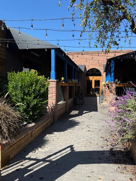 More Photos Of 66 W Alisal St, Salinas General Retail For Lease