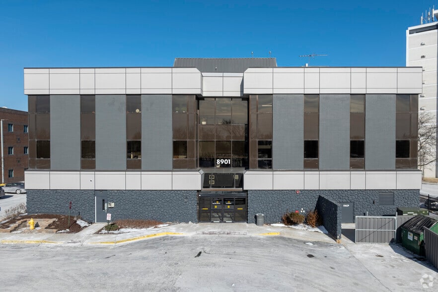 More Photos Of 8901 Golf Rd, Des Plaines Medical For Lease