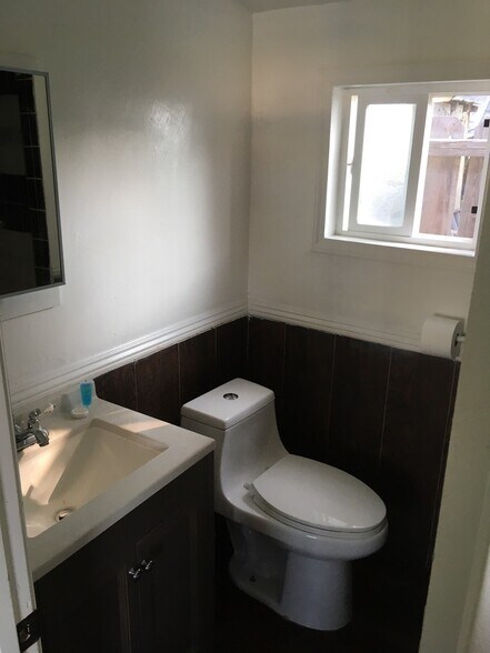 More Photos Of 821 Golden State Ave, Bakersfield Hotel For Sale