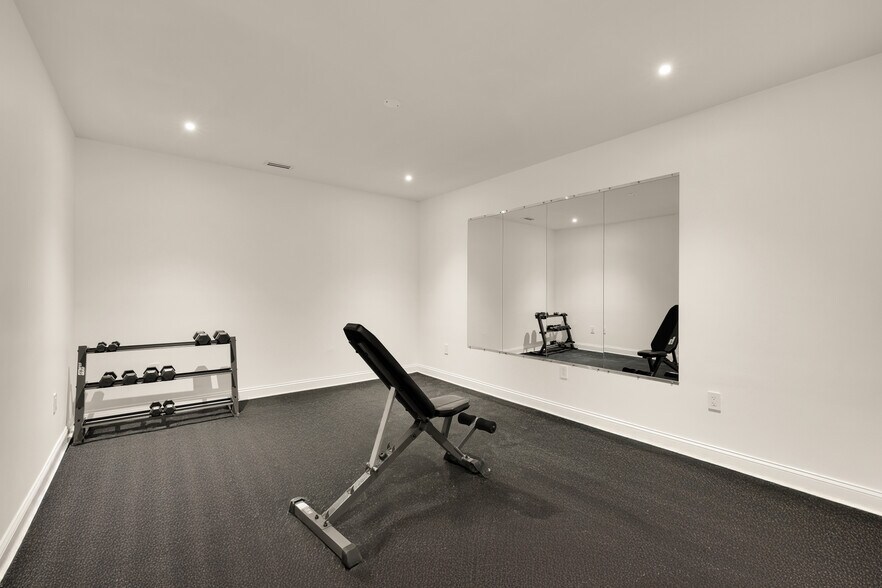 More Photos Of 329 8th St NE, Washington Office For Sale