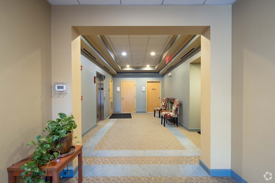 More Photos Of 2300 Lehigh Ave, Glenview Storefront Retail Office For Lease