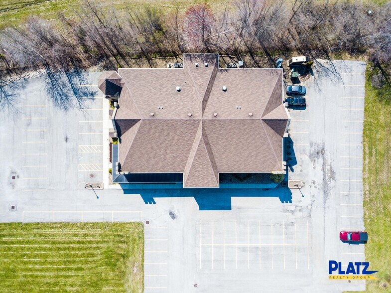 More Photos Of 8544 Hickory Hill Dr, Poland Office For Sale