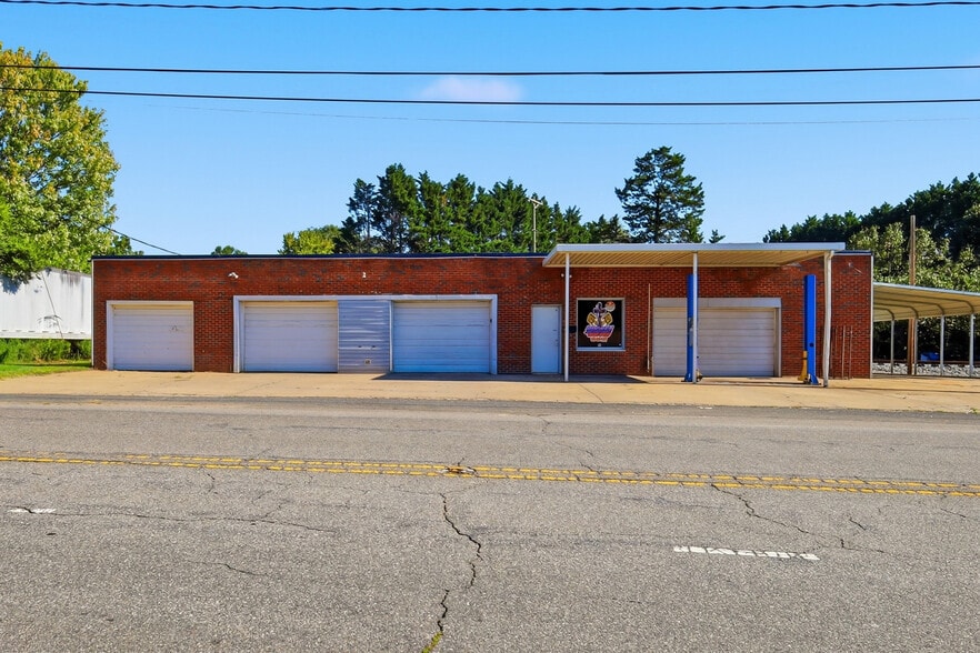 More Photos Of 679 E Main Ave, Taylorsville Flex For Sale