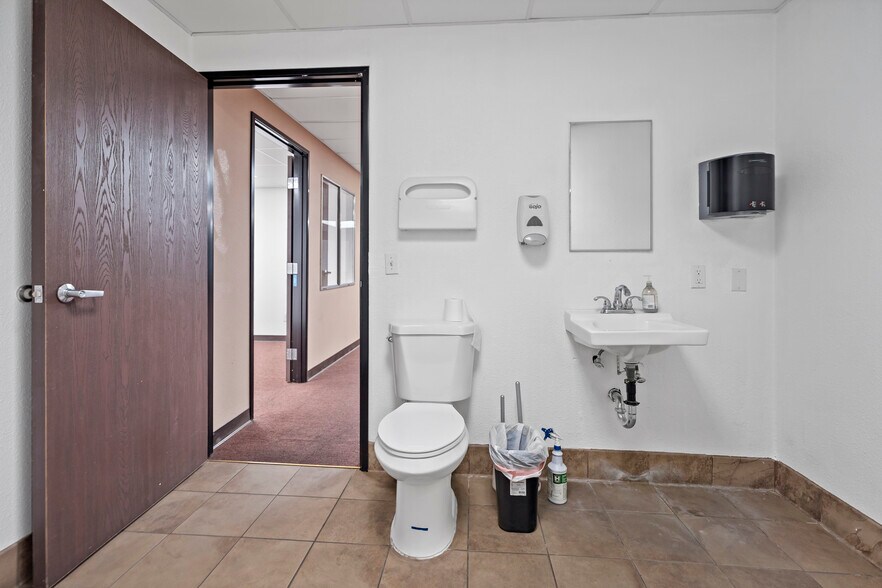 More Photos Of 1461 S Balboa Ave, Ontario Warehouse For Lease