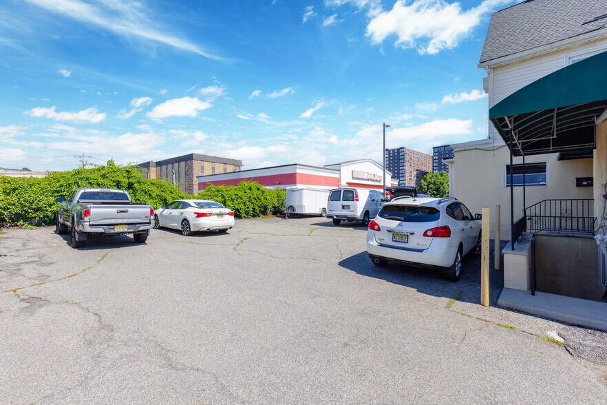 More Photos Of 87 Old River St, Hackensack Office Residential For Lease