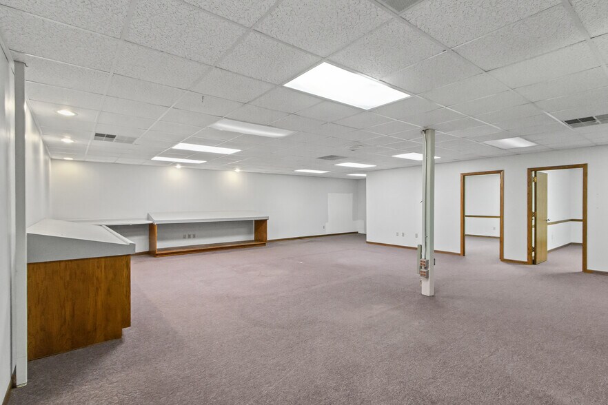 More Photos Of 115 E Conant St, Portage Office For Sale