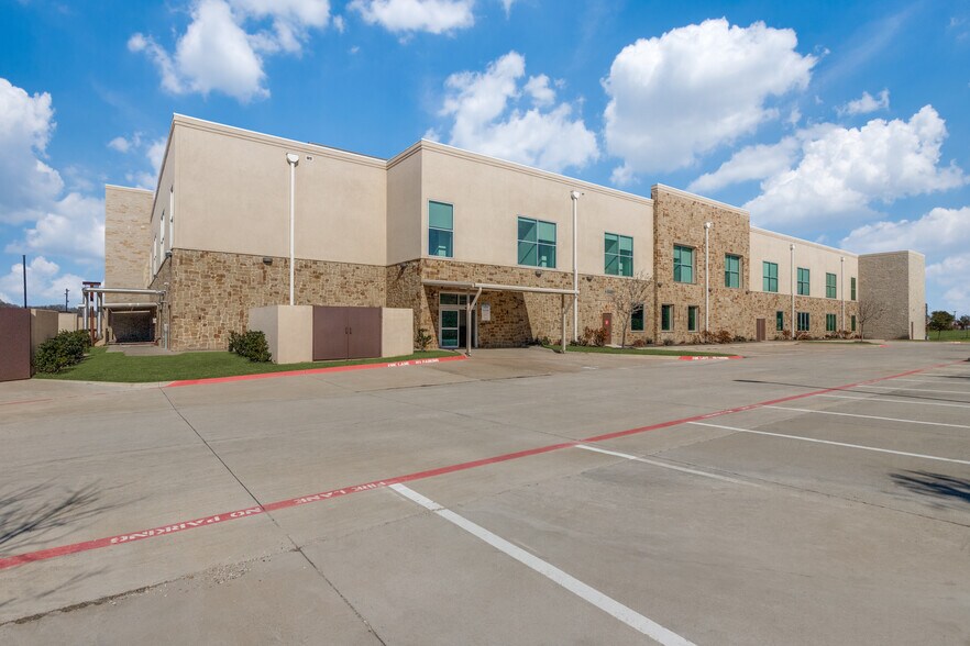 More Photos Of 6601 W University Dr, McKinney Hospital For Lease