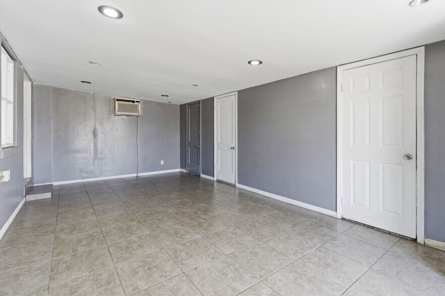 More Photos Of 8710 E Colonial Dr, Orlando Auto Dealership For Lease