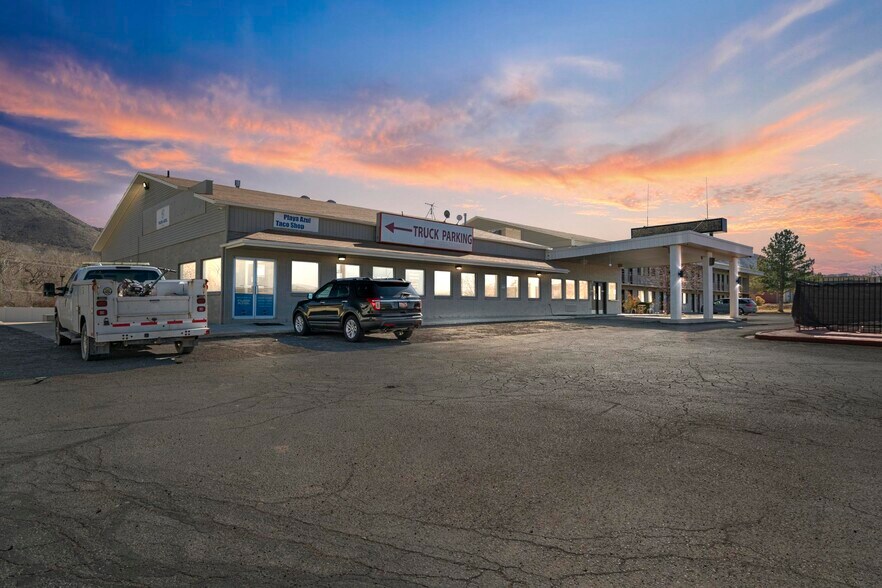 More Photos Of 1225 S State St, Salina Hotel For Sale