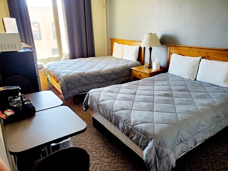 More Photos Of 925 1st Ave, Monte Vista Hotel For Sale