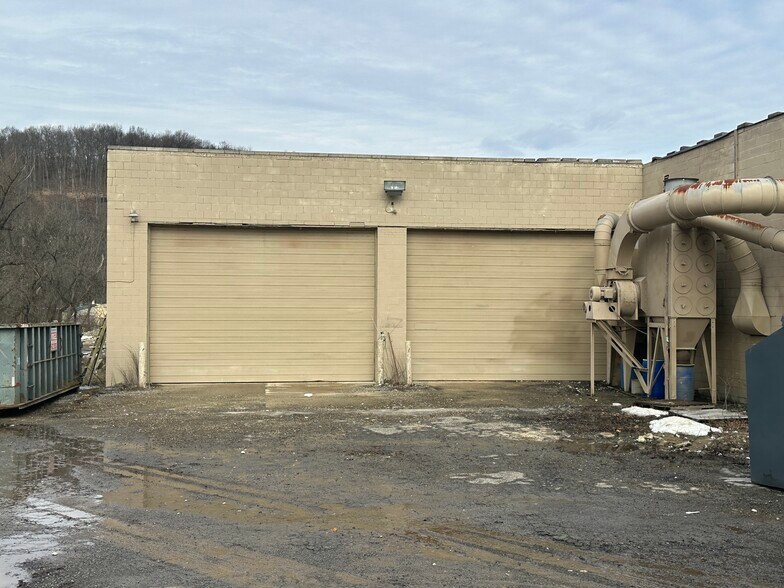 More Photos Of 90 Pattison St, Evans City Manufacturing For Lease