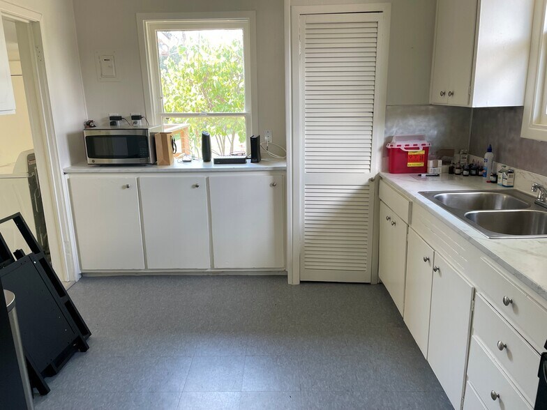 More Photos Of 1620 Enderly Pl, Fort Worth Medical For Lease