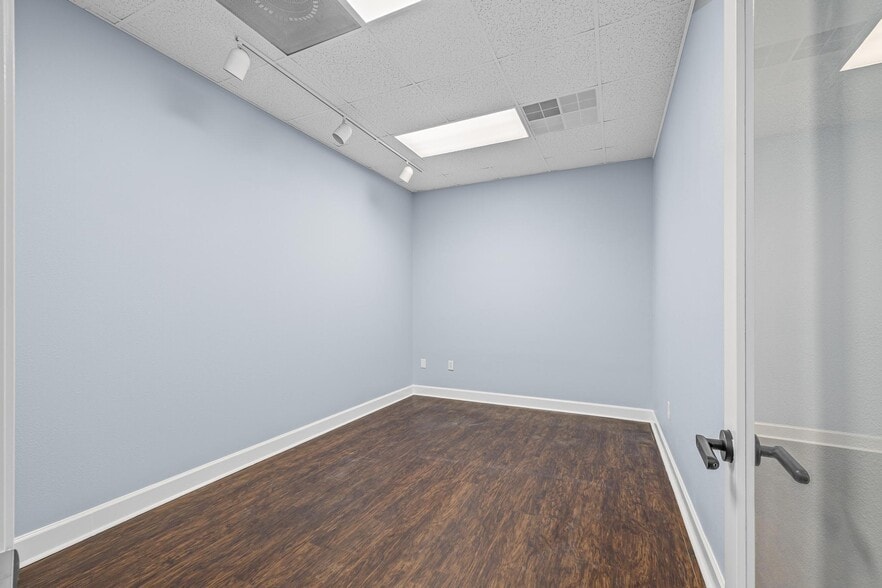 More Photos Of 913 Gulf Breeze Pky, Gulf Breeze Storefront Retail Office For Sale