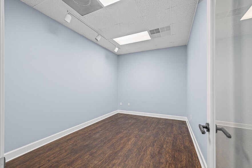 More Photos Of 913 Gulf Breeze Pky, Gulf Breeze Storefront Retail Office For Sale